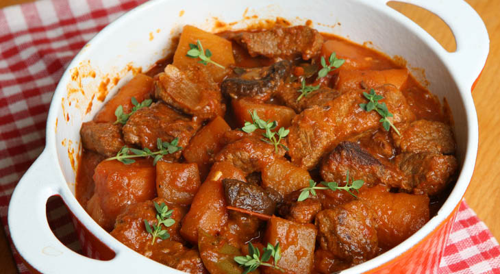 קדרת כבש ברוטב שזיף רימון