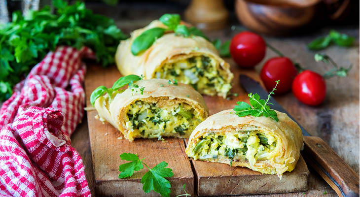 רולדה של בצק פילו עם מנגולד וגבינת פטה