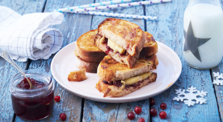 סנדוויץ' כפרי עם קממבר מטוגן