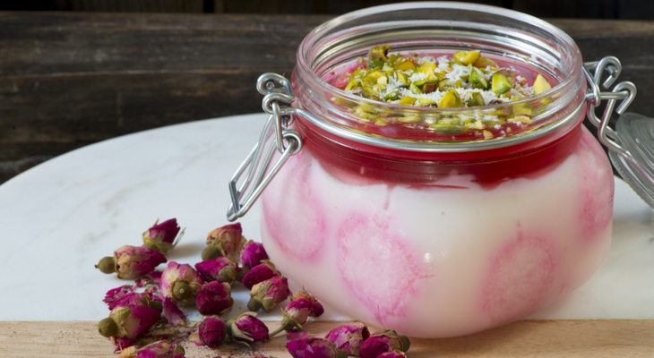 מלבי עם רוטב תות – ורדים