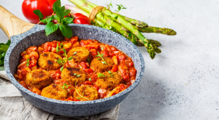 קציצות טבעוניות ברוטב סילאן וסלק