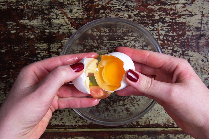 איך לשבור ביצה?