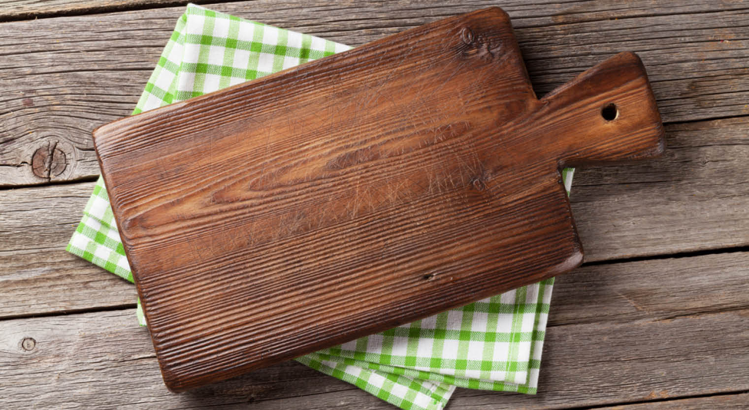 כיצד לשמור על קרש החיתוך