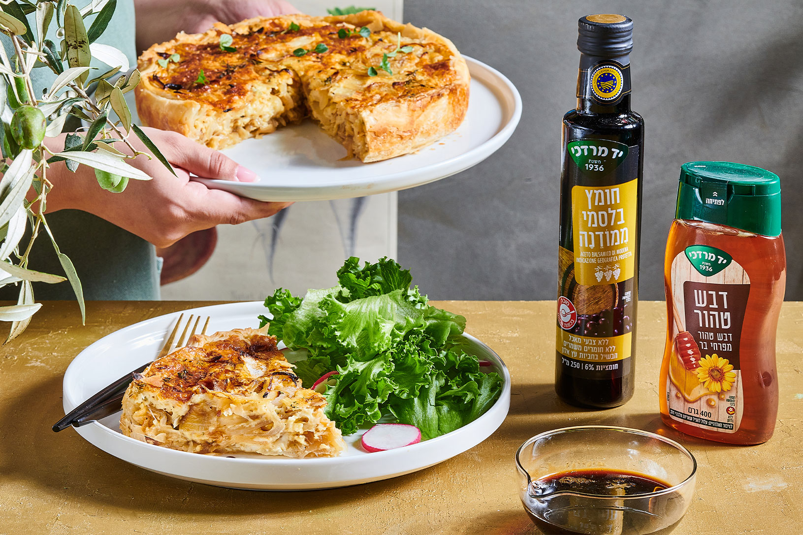 קיש בצל מרשים וממכר עם גבינת קשקבל ומנצ’גו