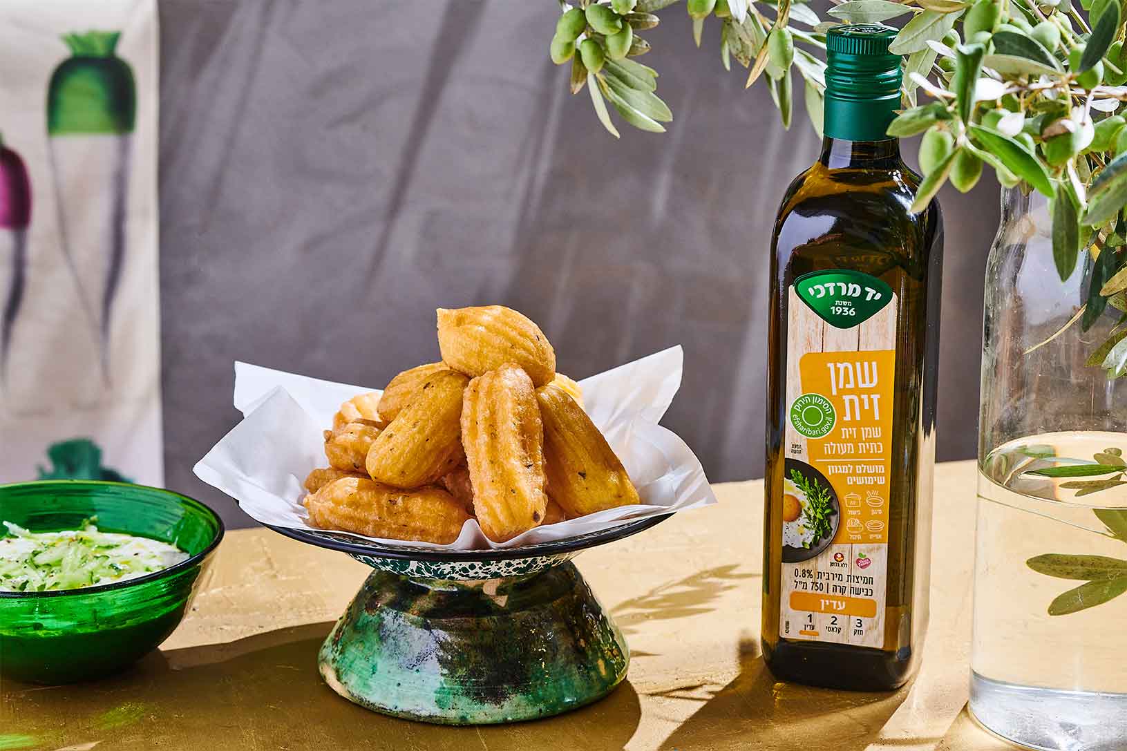 צ’ורוס מלוחים עם עשבי תיבול ורוטב צזיקי מרענן