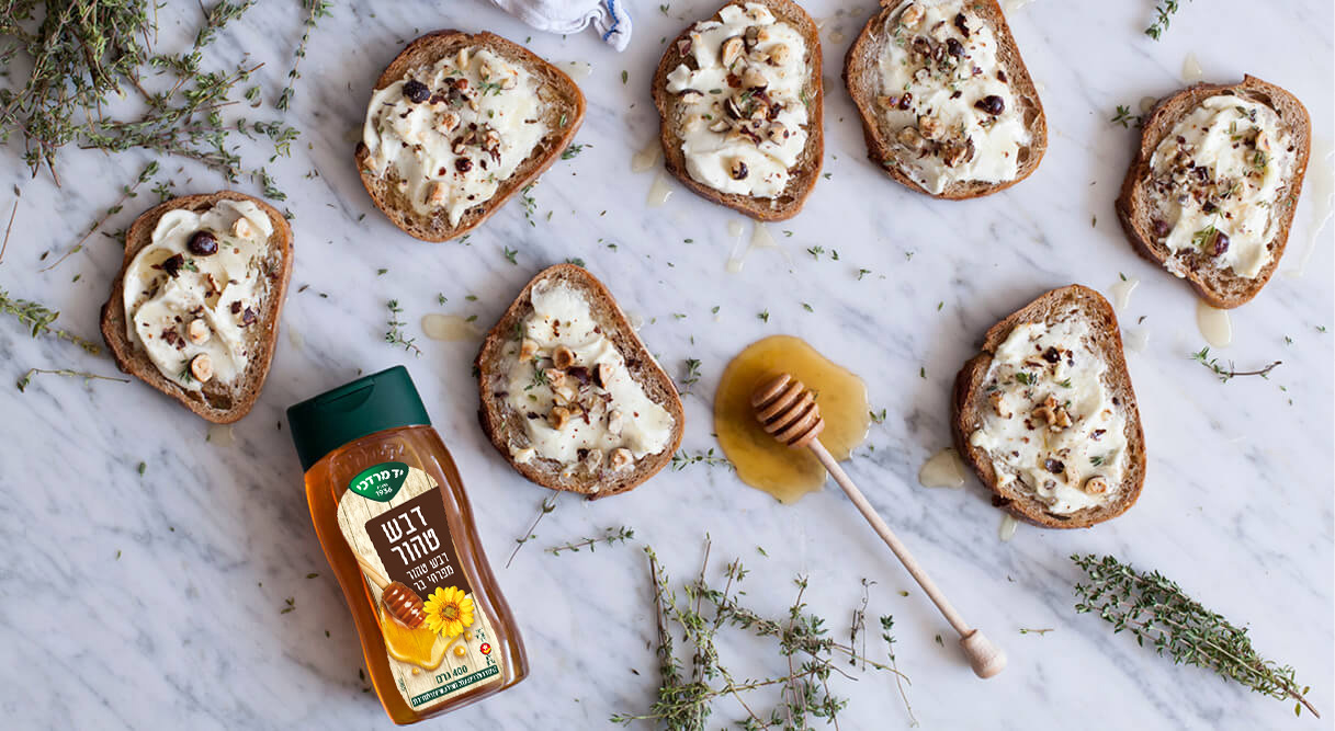 קרוסטיני גבינת עיזים, אגוזי לוז, דבש וטימין