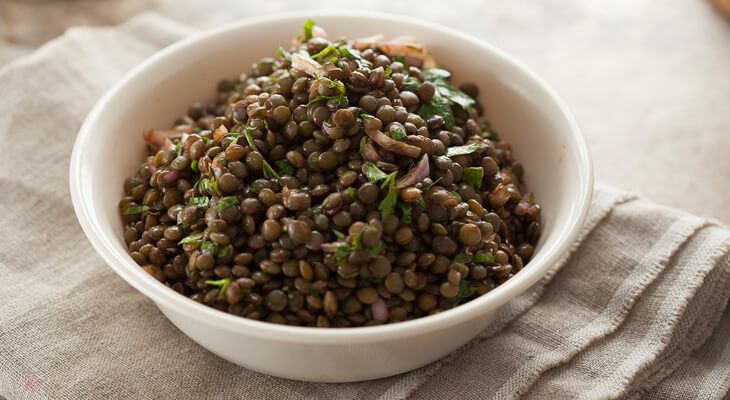 סלט עדשים שחורות ובלסמי מתקתק