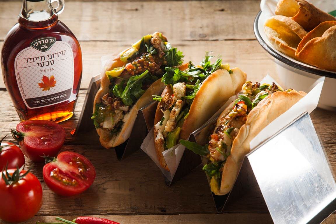 טאקו פיתה, סלט כרובית ומייפל