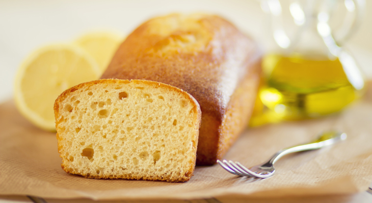 עוגת דבש עסיסית במיוחד עם טריק מפתיע